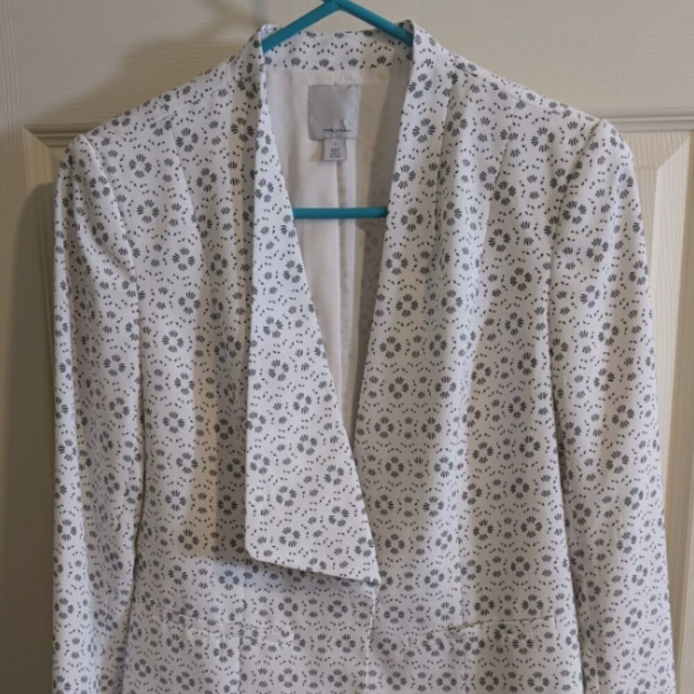 Halogen Size S White Lightweight Asymmetric Front Circle Pattern Lined Blazer